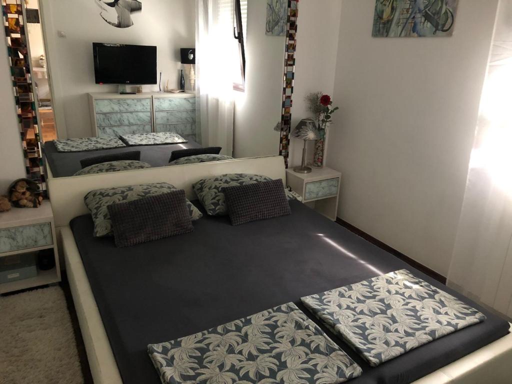 Posteľ alebo postele v izbe v ubytovaní Apartment Sweet Dreams-close to ZOO,Dinamo stadium and the city center