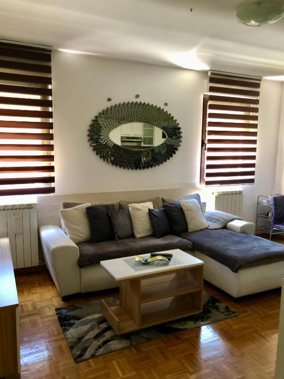 Posedenie v ubytovaní Apartment Sweet Dreams-close to ZOO,Dinamo stadium and the city center