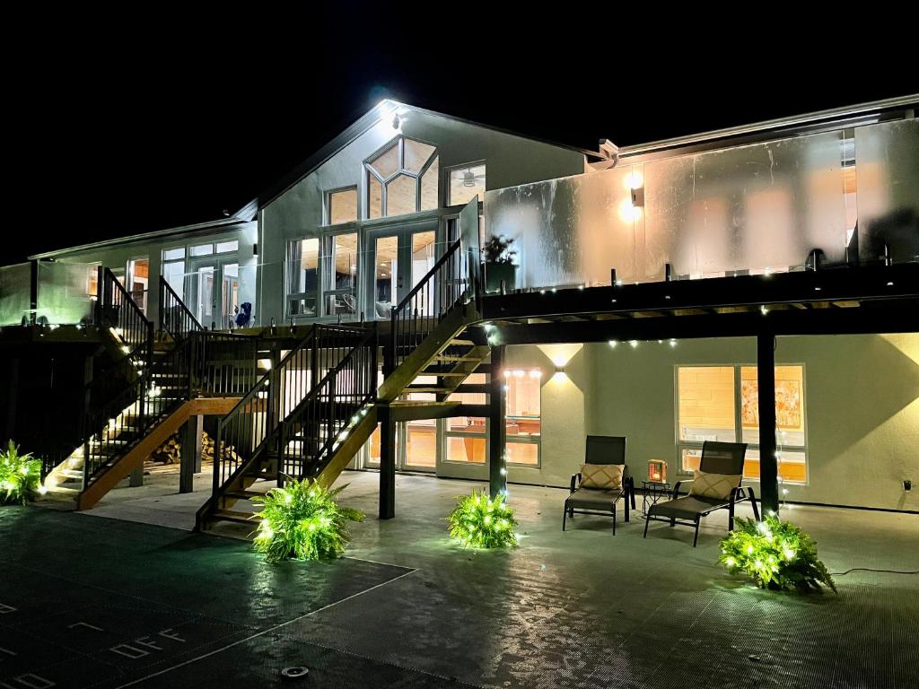 Everyday Bay, Burks Falls (updated prices 2024)