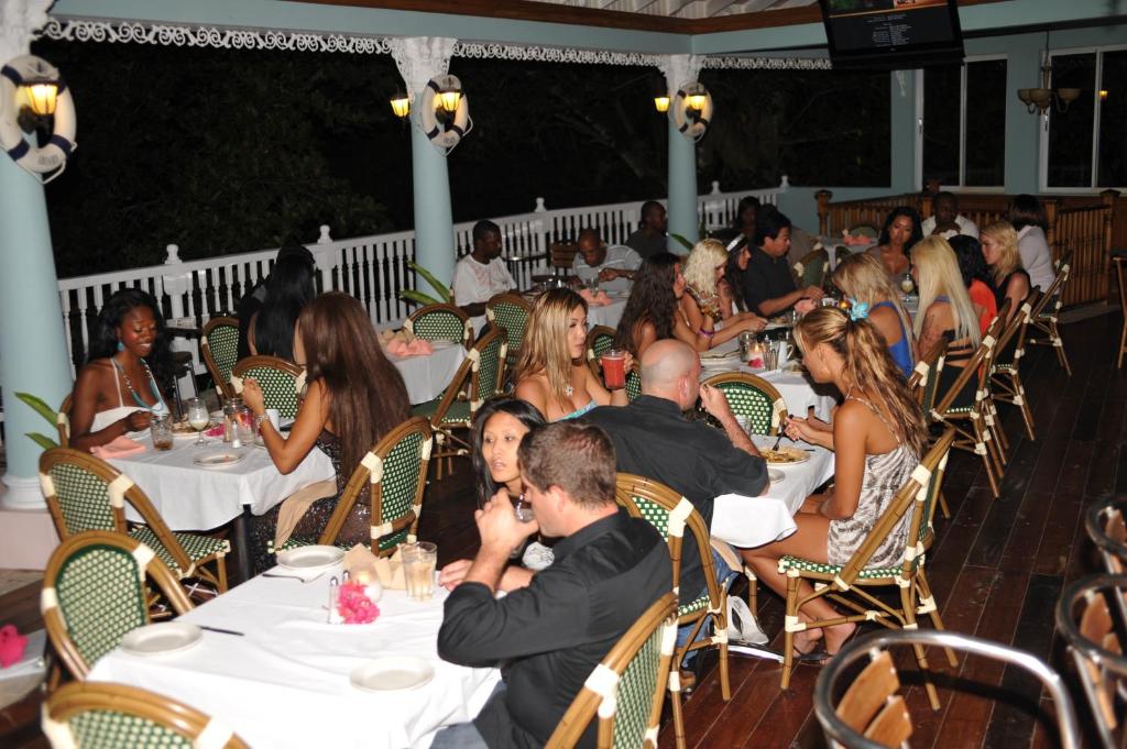 Ospiti di Tropical Lagoon Resort
