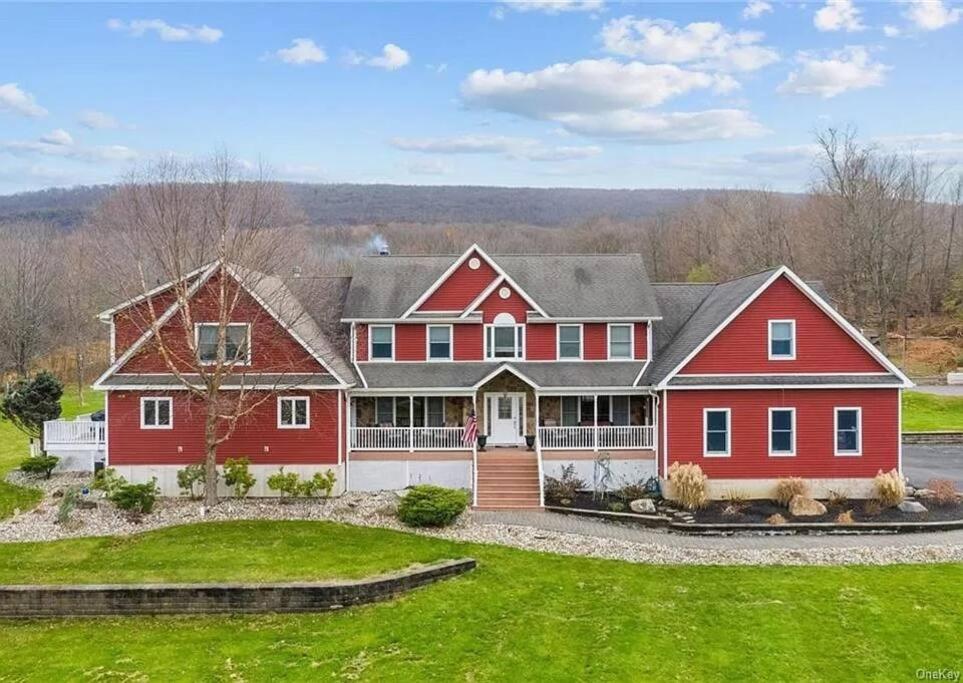 MidHudson Estate 11 acres, Pool, 1 hr to NYC, Monroe (updated prices