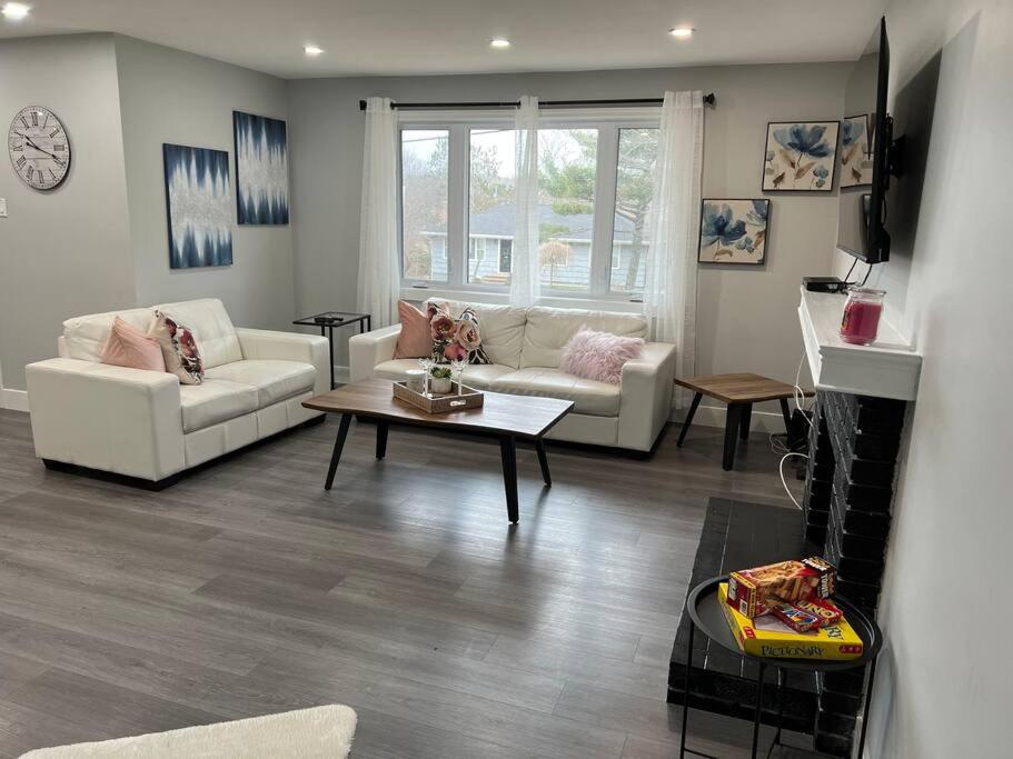 Sunny, newly renovated 3BRM home With free parking in lower sackville - Housity