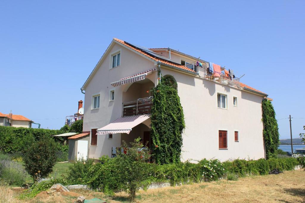Budova, v ktorej sa apartmán nachádza