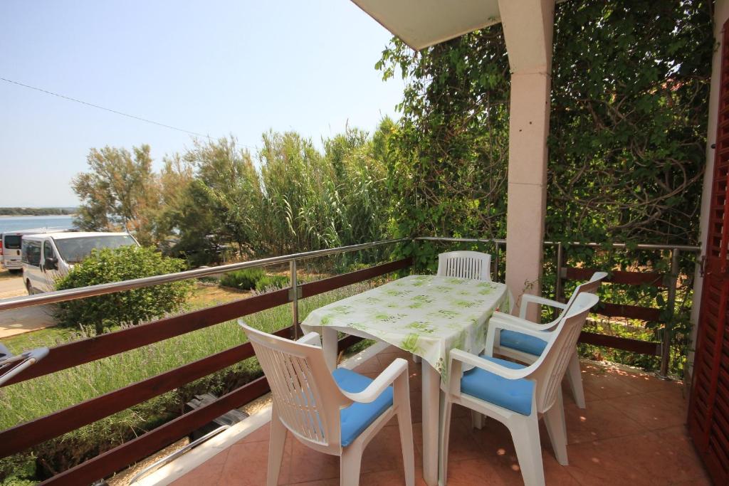 Balkón alebo terasa v ubytovaní Apartments by the sea Kraj, Pasman - 8247