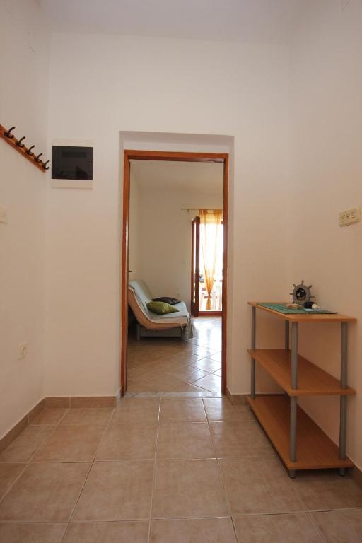 Posteľ alebo postele v izbe v ubytovaní Apartments by the sea Kraj, Pasman - 8247