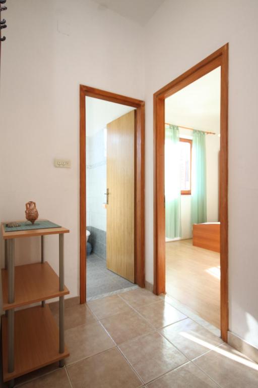 Fotografia z galérie ubytovania Apartments by the sea Kraj, Pasman - 8247 v destinácii Tkon