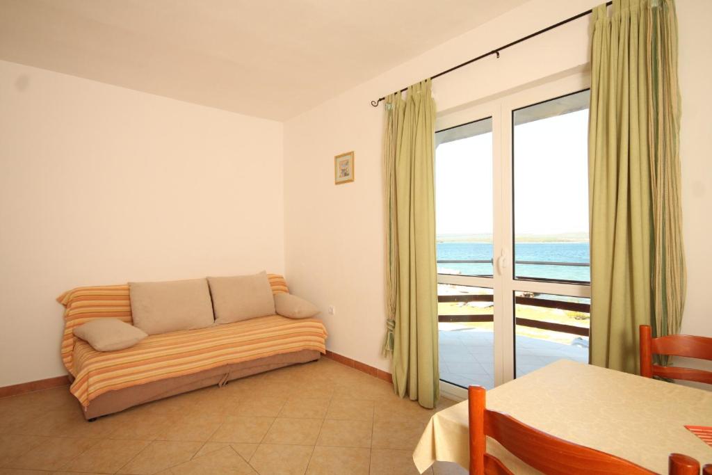 Posteľ alebo postele v izbe v ubytovaní Apartments by the sea Kraj, Pasman - 8247