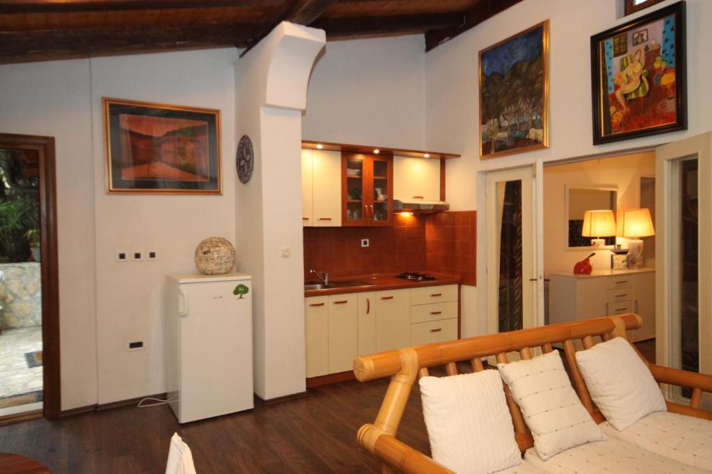 Kuchyňa alebo kuchynka v ubytovaní Family friendly house with a parking space Opatija - 7914