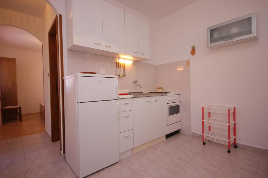 Kuchyň nebo kuchyňský kout v ubytování Seaside holiday house Cove Rogacic, Vis - 8889