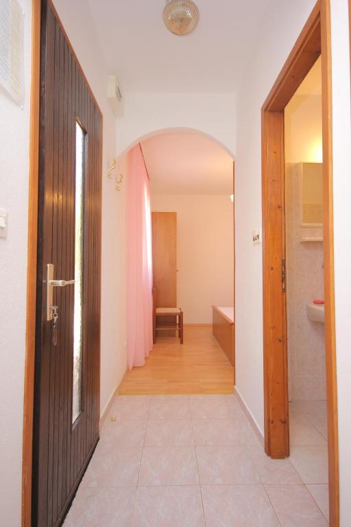 Postel nebo postele na pokoji v ubytování Seaside holiday house Cove Rogacic, Vis - 8889