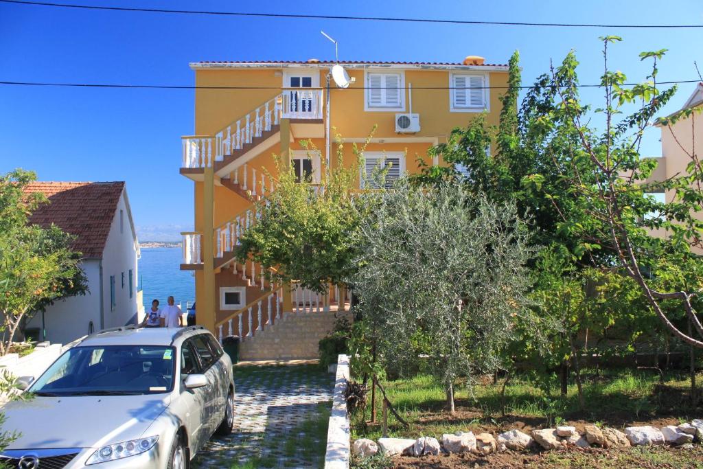 Budova, v ktorej sa apartmán nachádza