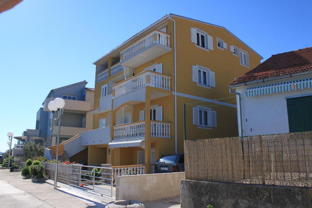 Budova, v ktorej sa apartmán nachádza