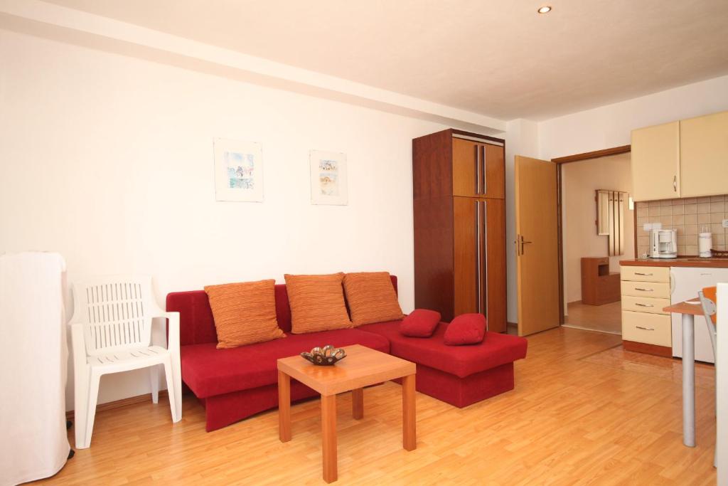 Kuchyňa alebo kuchynka v ubytovaní Apartment Preko 8384a