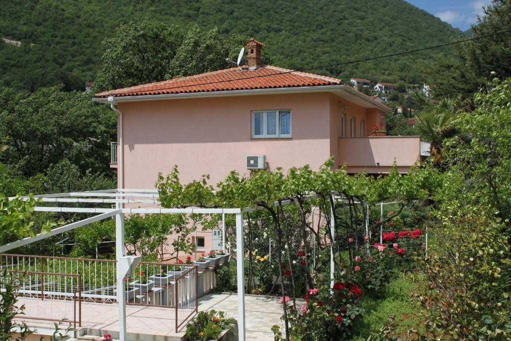 a house in a vineyard with a garden at Apartments with parking space Moscenicka Draga, Opatija - 2327 in Mošćenička Draga