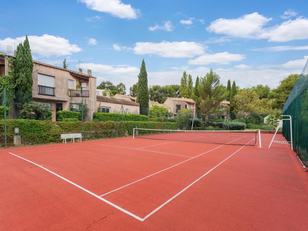 Classy Holiday Home with Swimming Pool Garden Tennis Court, Toulon –  Updated 2023 Prices