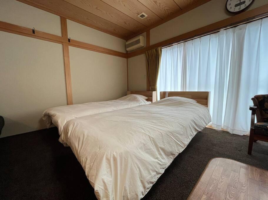 Postel nebo postele na pokoji v ubytování 草津温泉 湯之風