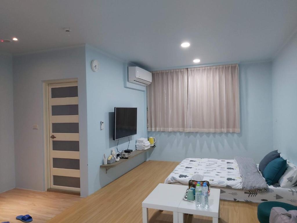 TV a/nebo společenská místnost v ubytování Chin-Lan B&B