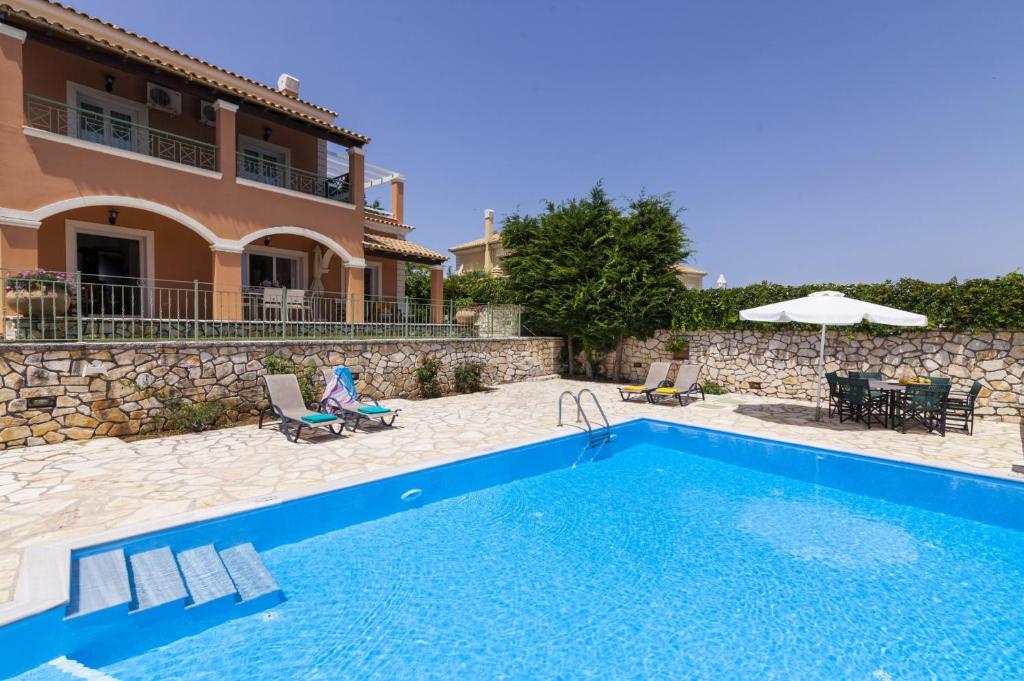 Bazén v ubytování Villa Serpa by Villa Plus nebo v jeho okolí