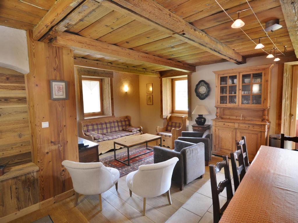 Chalet rénové 8 pers. proche centre et pistes avec parking