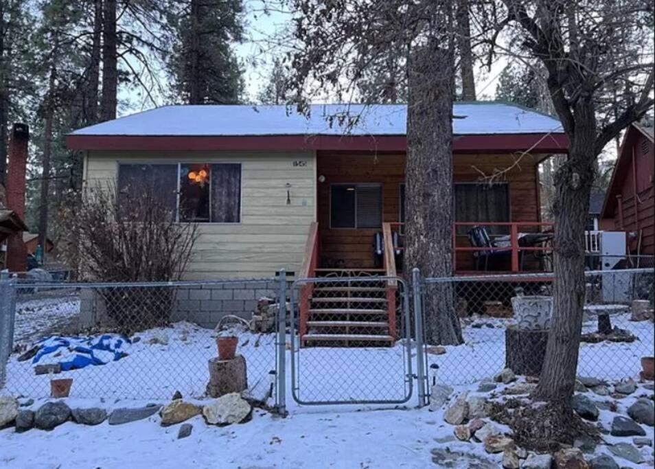 Gallery image of Grizzly Cabin! 1 Min Walk to Grizzly Cafe Downtown in Wrightwood