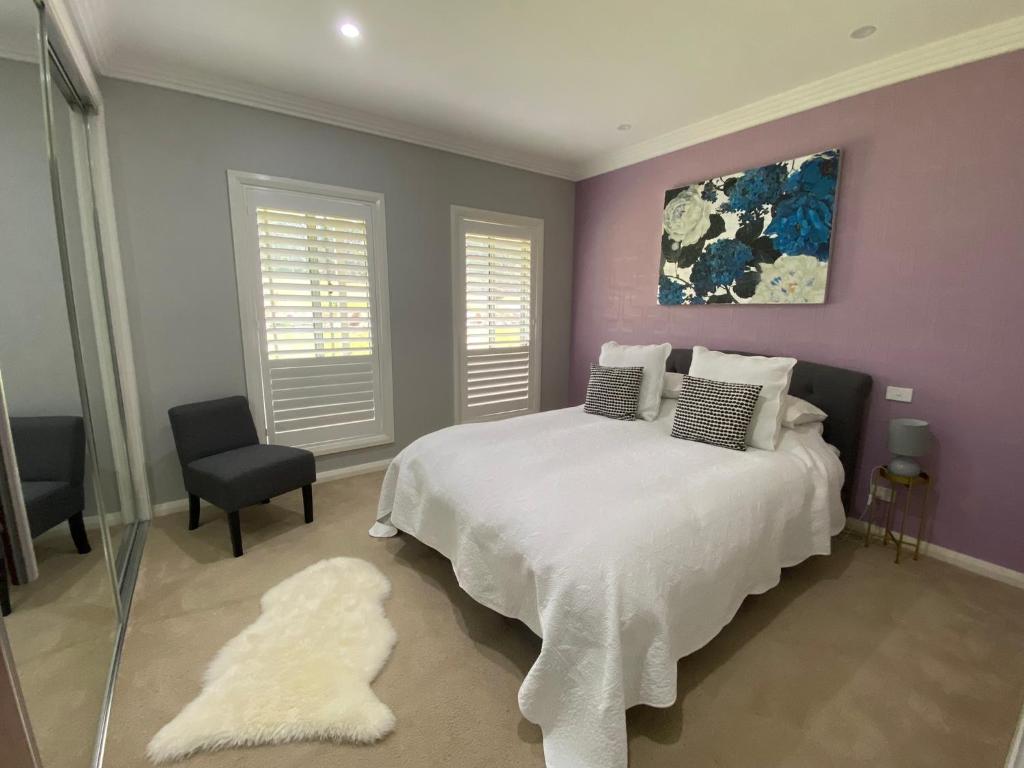 Letto o letti in una camera di ON Keppies - BnB - Family Farm & Wedding Guest Accommodation Paterson NSW