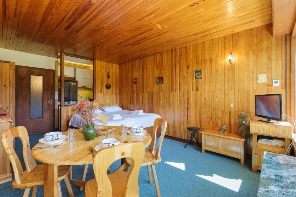 Zdjęcie z galerii obiektu Résidence Grands Montets 221 ski in-ski out - Happy Rentals w Chamonix-Mont-Blanc