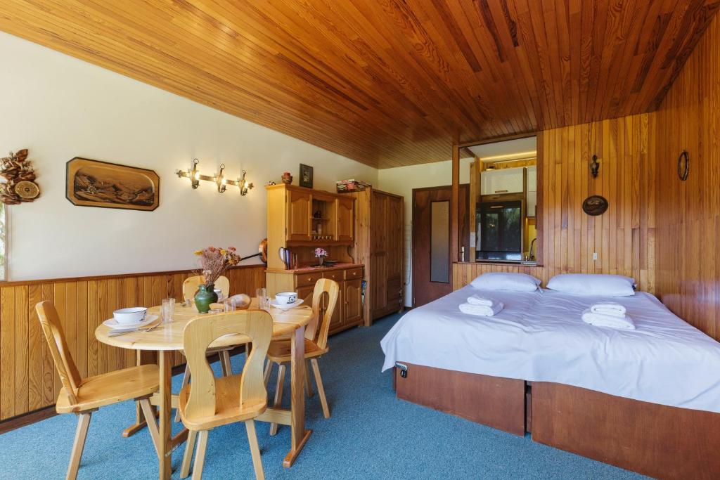 Zdjęcie z galerii obiektu Résidence Grands Montets 221 ski in-ski out - Happy Rentals w Chamonix-Mont-Blanc