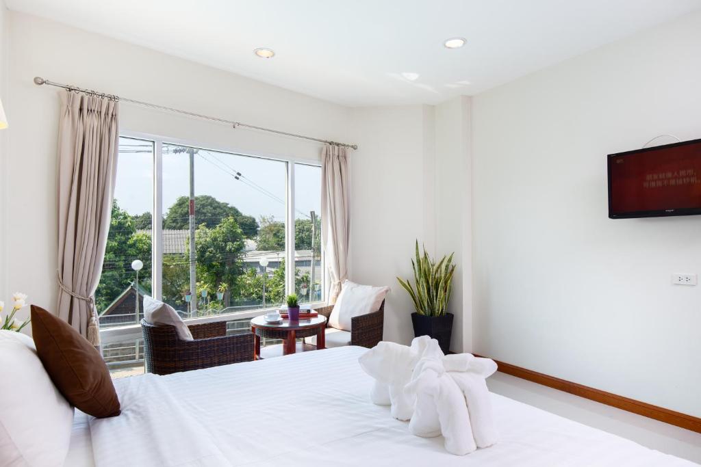 Postel nebo postele na pokoji v ubytování Kanchanaburi City Hotel