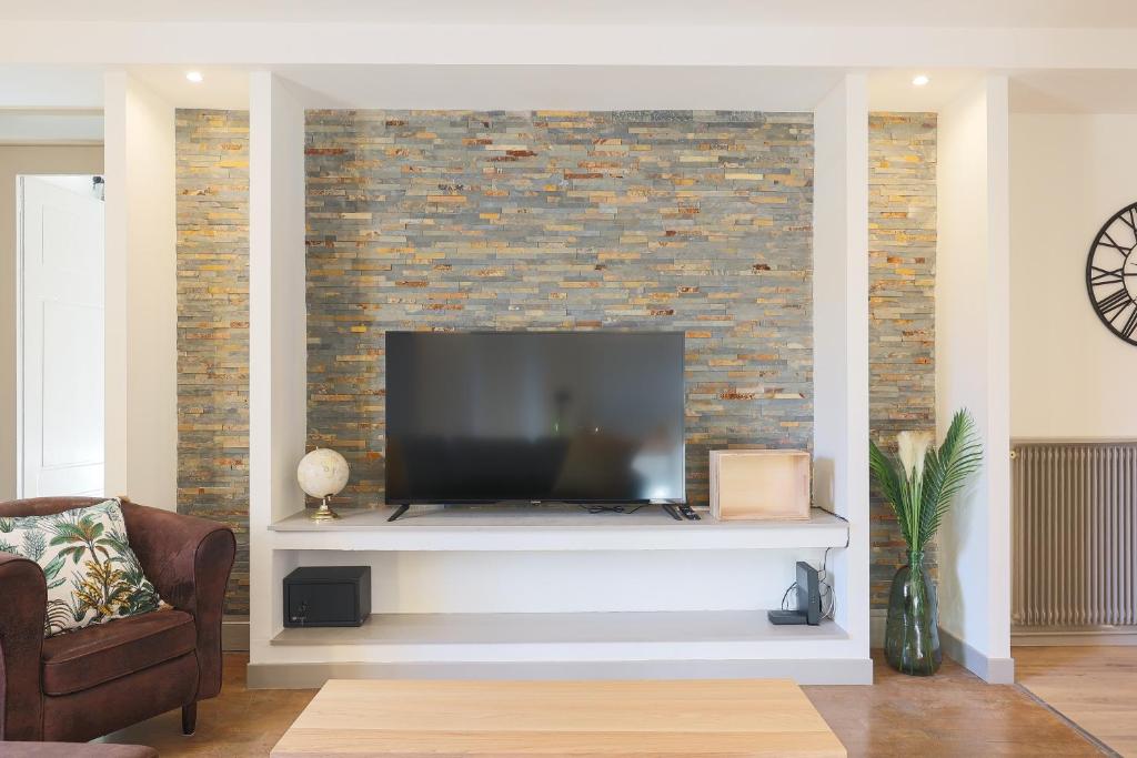 TV a/nebo společenská místnost v ubytování Le Fonctionnel - TravelHome