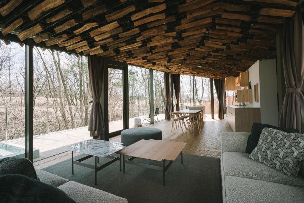 Posezení v ubytování SNOW PEAK FIELD SUITE SPA HEADQUARTERS