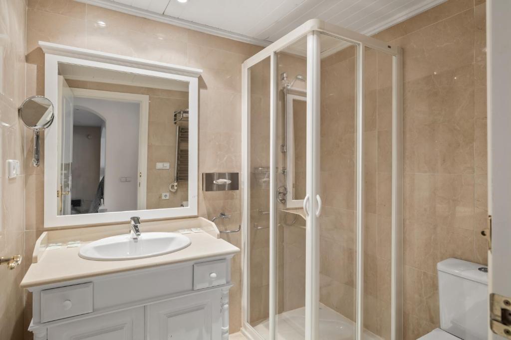 Fotografie z fotogalerie ubytování Stunning Benahavis Golf Apartment La Torre M11 v Malaze