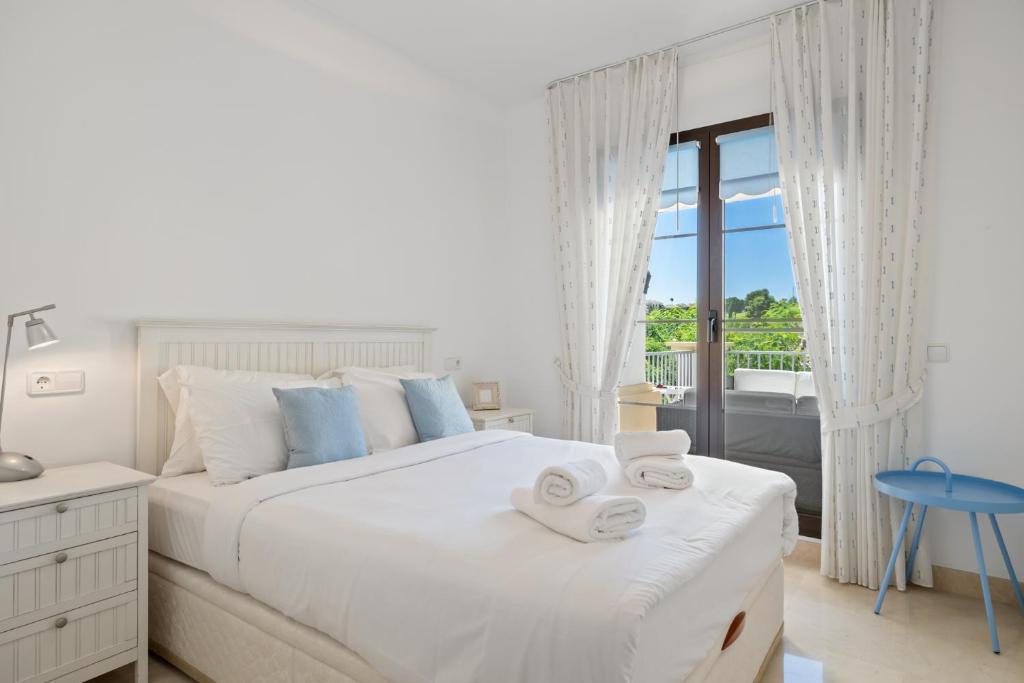 Fotografie z fotogalerie ubytování Stunning Benahavis Golf Apartment La Torre M11 v Malaze