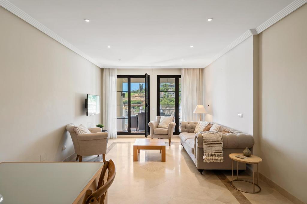 Fotografie z fotogalerie ubytování Stunning Benahavis Golf Apartment La Torre M11 v Malaze