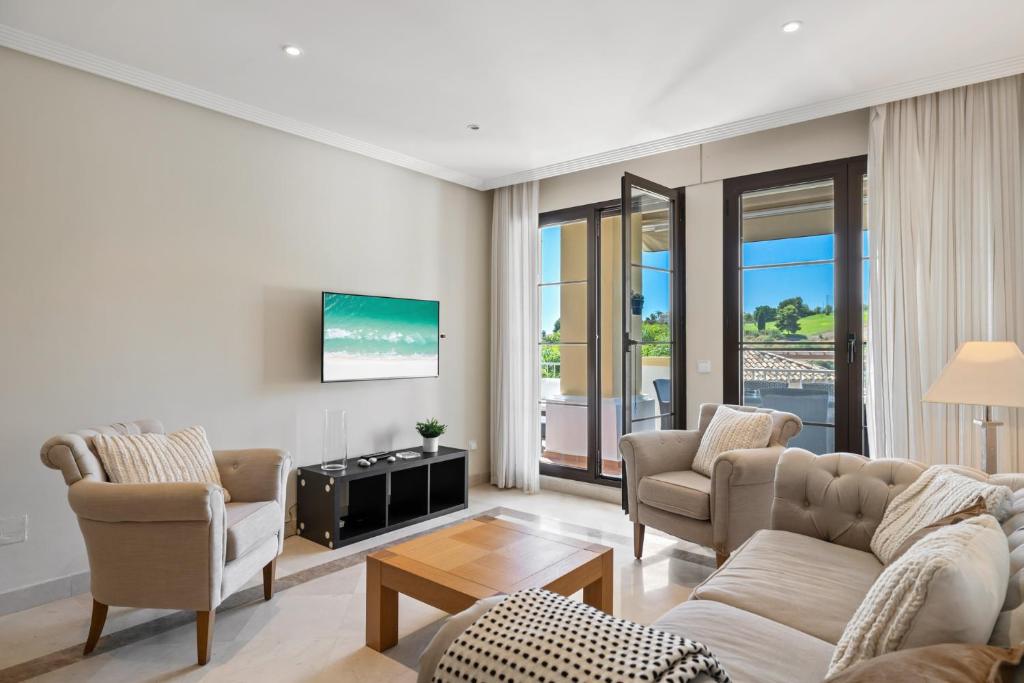 Fotografie z fotogalerie ubytování Stunning Benahavis Golf Apartment La Torre M11 v Malaze