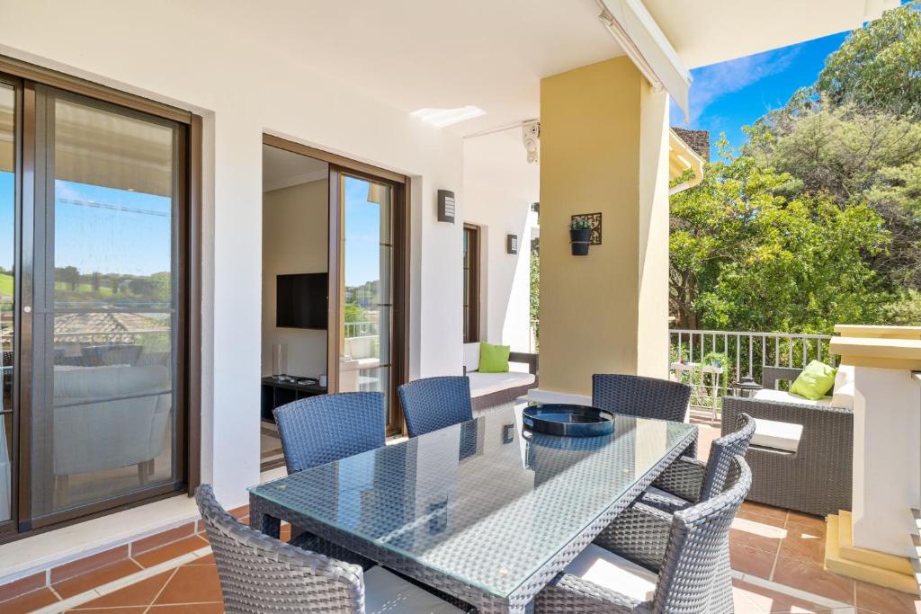 Fotografie z fotogalerie ubytování Stunning Benahavis Golf Apartment La Torre M11 v Malaze