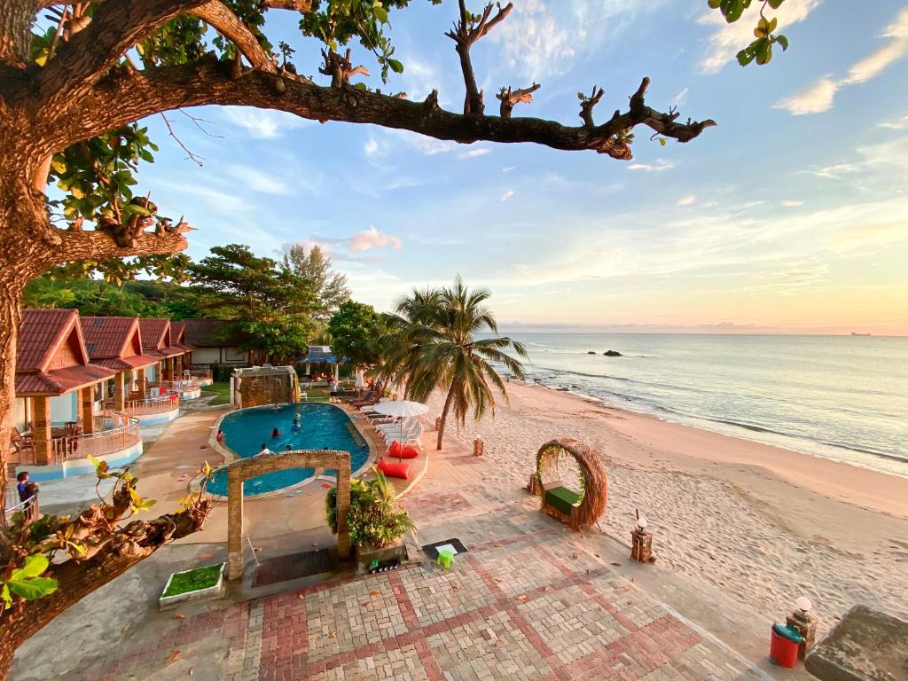 a view of a beach with a swimming pool and the ocean at Lanta Paradise Beach Resort in Ko Lanta