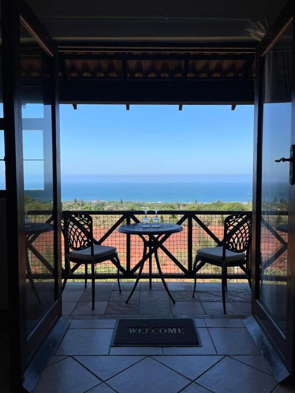 En balkon eller terrasse på Ocean View Villas F16 Port Edward