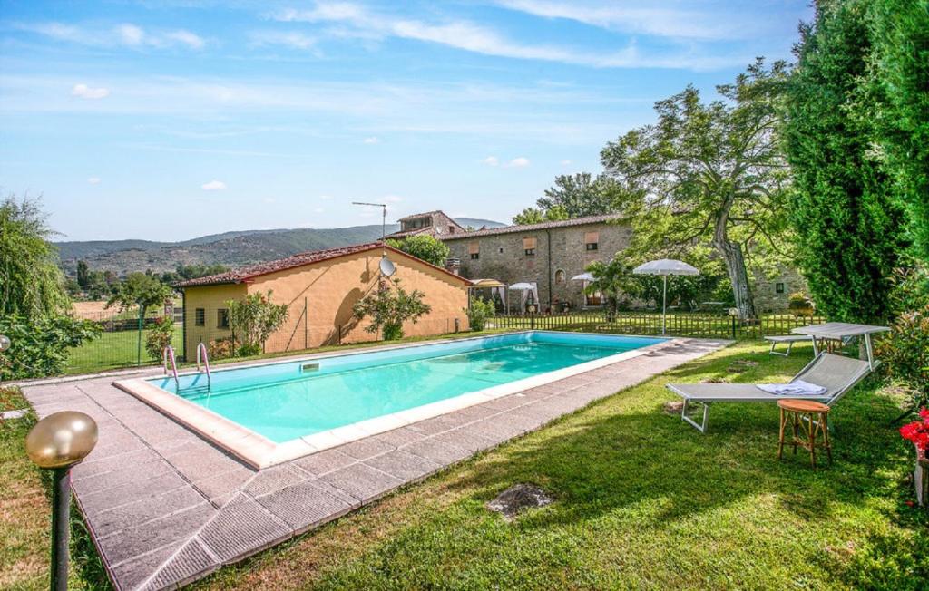 a swimming pool in the yard of a house at Casale il Gelso by VacaVilla in Cortona