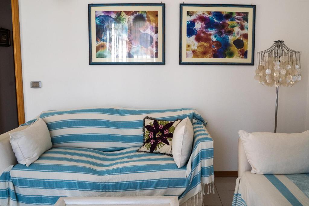 Posedenie v ubytovaní Elegant apartment in residence with pool