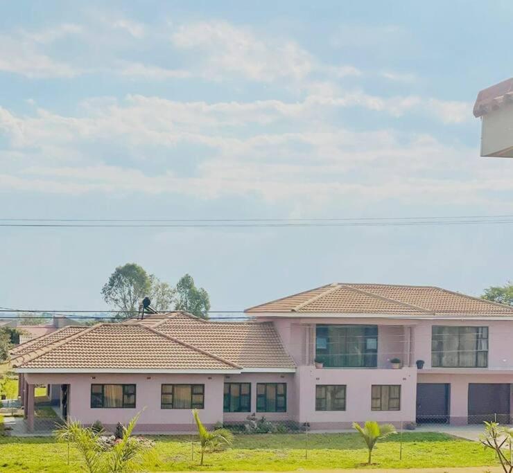 a large white house with a roof at Amour de Soeurs in Norton