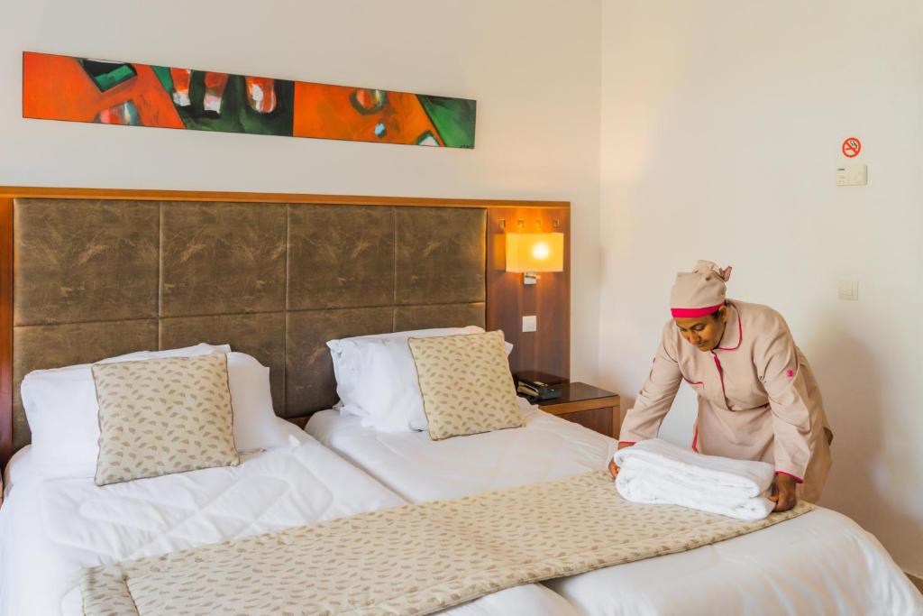 Postel nebo postele na pokoji v ubytování Khayam Garden Beach Resort & Spa