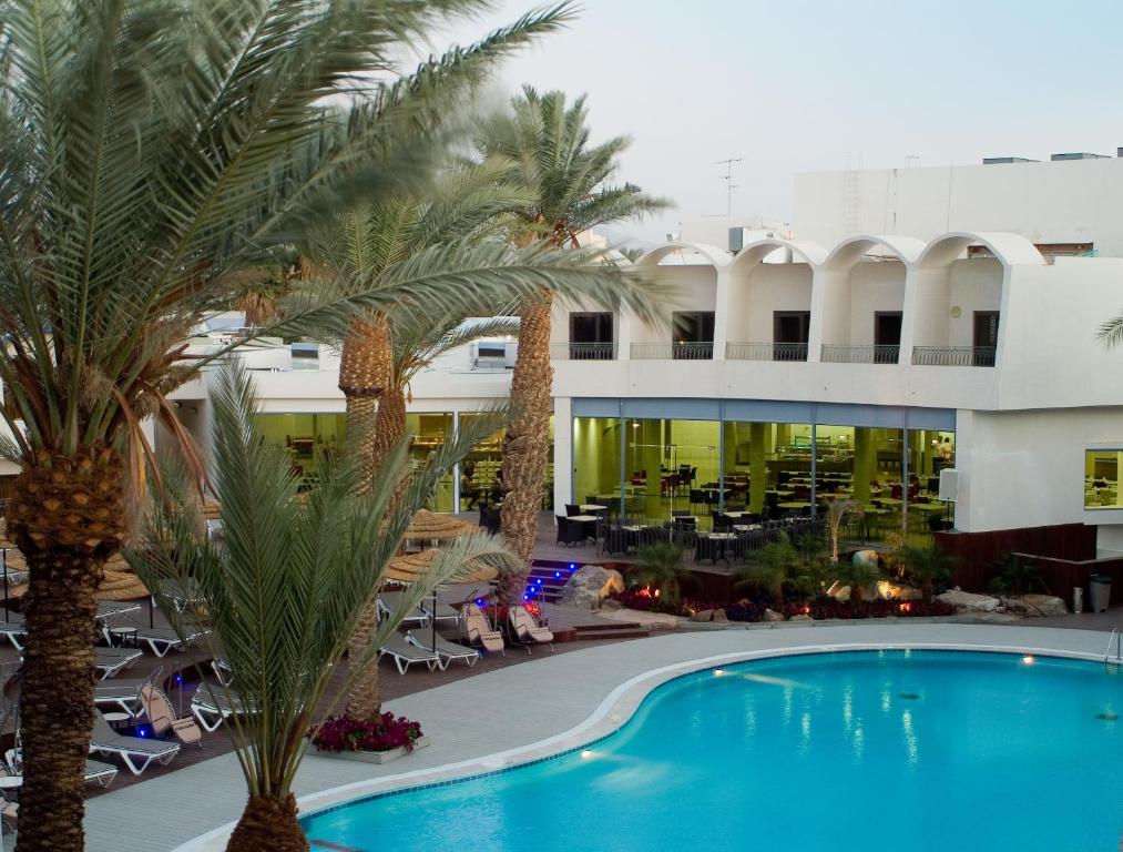 Der Swimmingpool an oder in der Nähe von Leonardo Privilege Eilat Hotel - All inclusive
