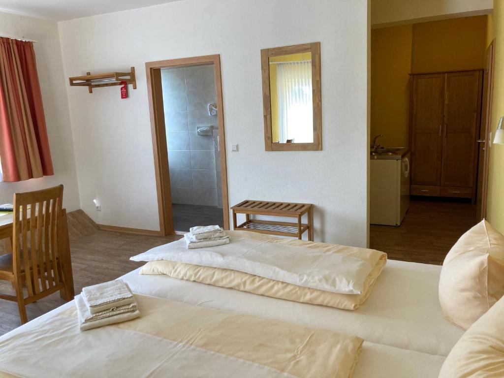 Postel nebo postele na pokoji v ubytování Landhotel Vosse-Schepers