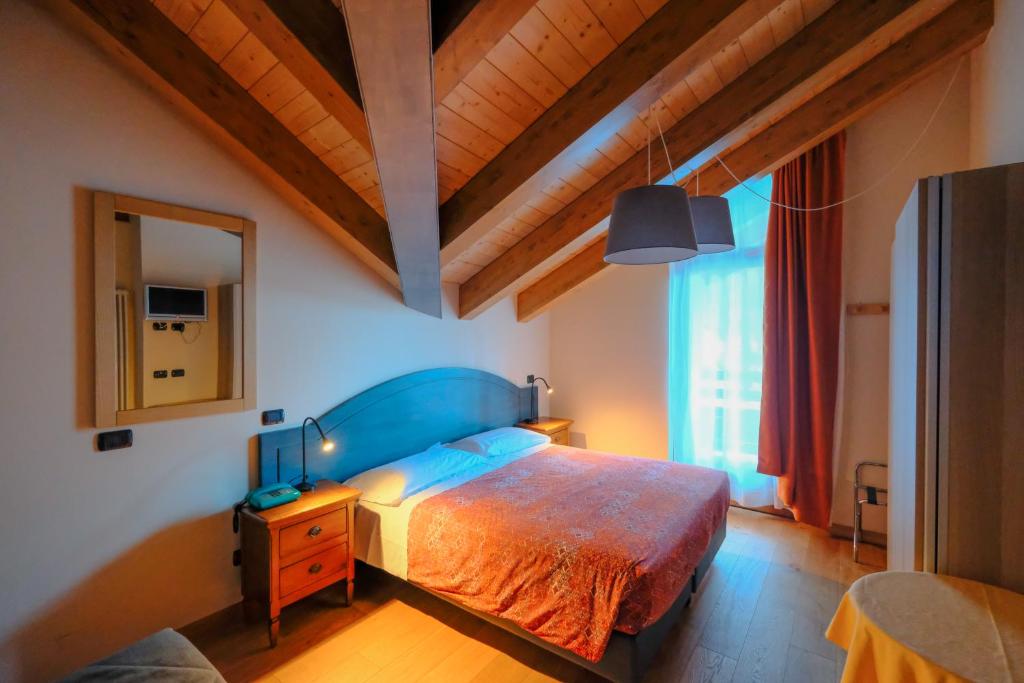 Postel nebo postele na pokoji v ubytování Hotel Aigle