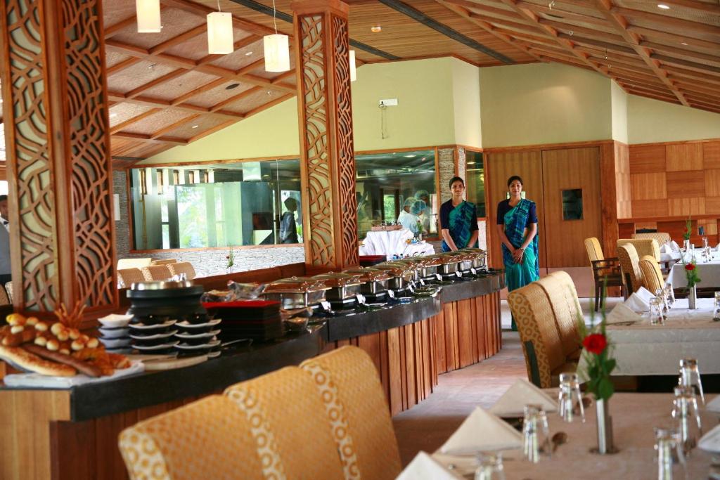Restaurace v ubytování Madhubhan Resort & Spa