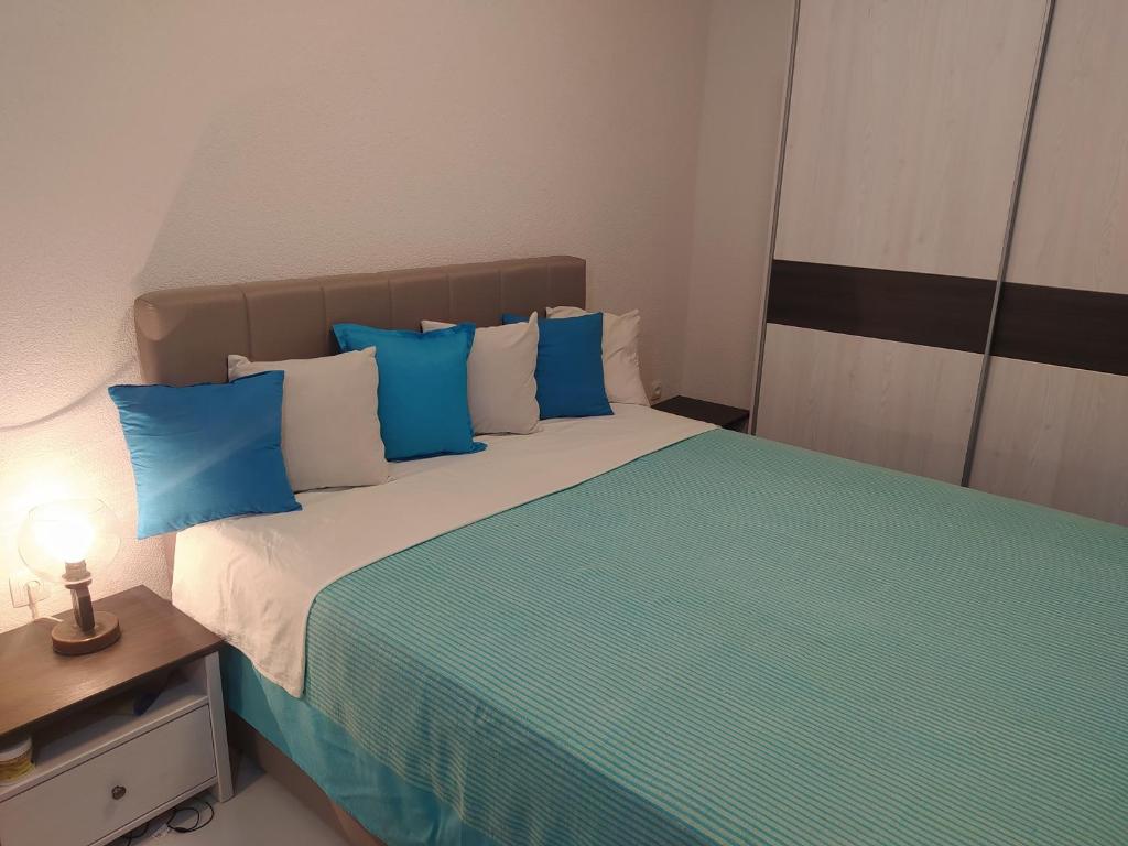 Posteľ alebo postele v izbe v ubytovaní Apartmani Trubi 3