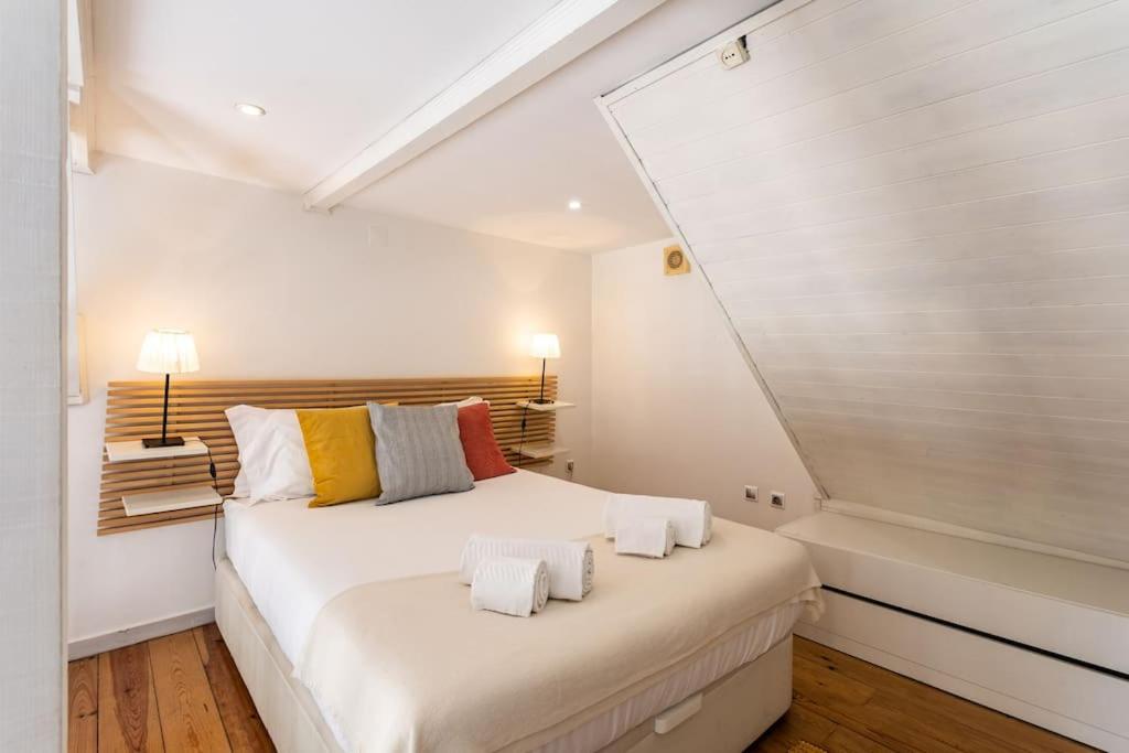 A bed or beds in a room at Alcântara · Cool Tailor Made Studio