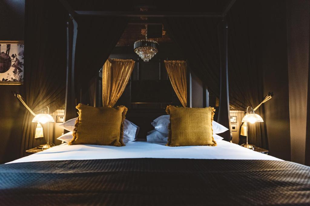 Impossible Motel - Resim 31