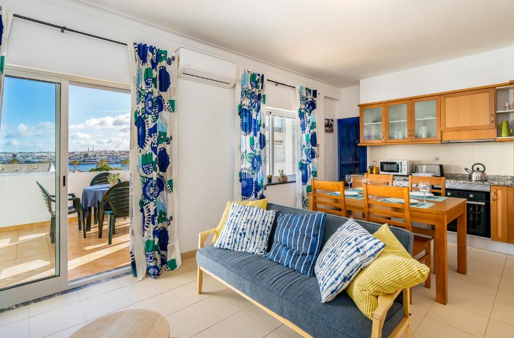 D CARLOS - Apartamento para 6 com AC e vista fabulosa sobre o rio Arade