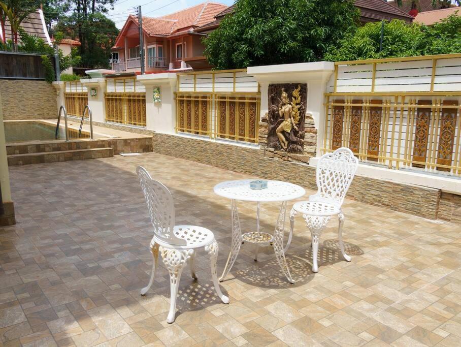 Balkón nebo terasa v ubytování 4BD Private pool villa in Patong heart quiet&nice